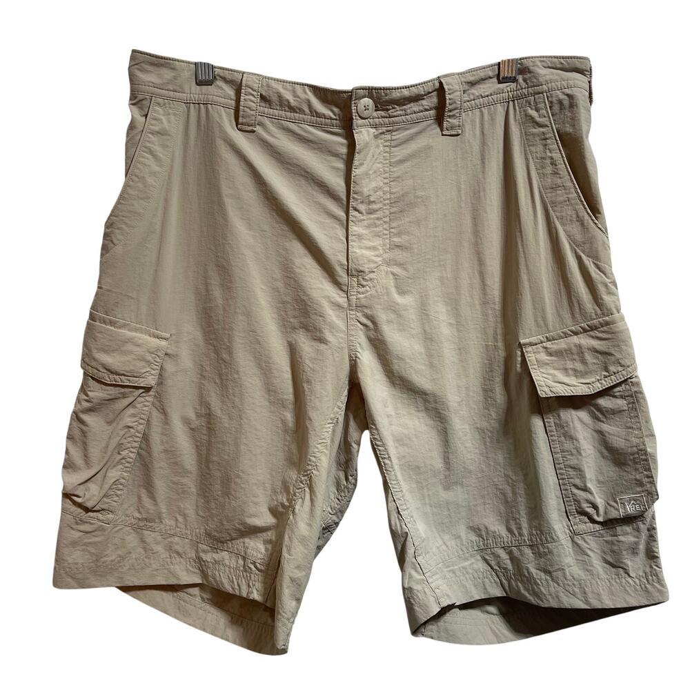 REI Nylon Cargo Shorts Utility Khaki Lighweight Oudoors Men's XL